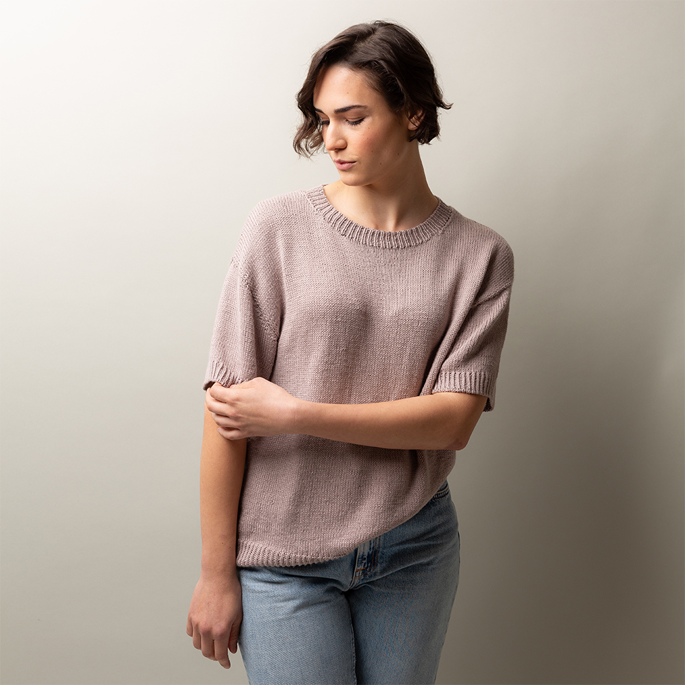 Pure Ease Shirt – Breipatroon voor luchtig T-shirt met korte mouwen en verfijnde schouderafwerking